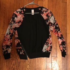 3/$30- Black and Floral Blouse